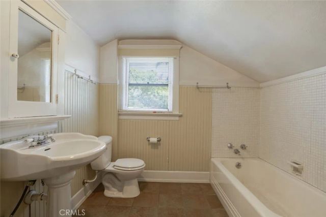 122 N Ridgewood Place, Los Angeles, CA 90004