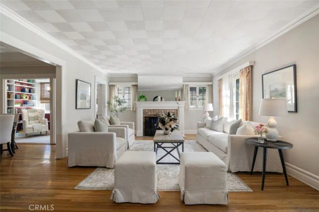 122 N Ridgewood Place, Los Angeles, CA 90004