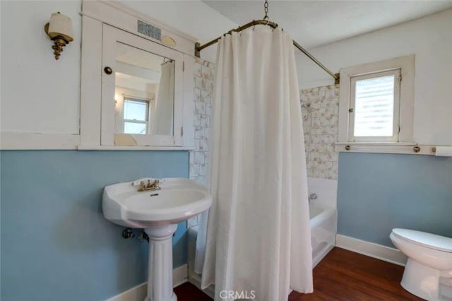 122 N Ridgewood Place, Los Angeles, CA 90004