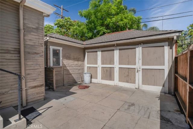 122 N Ridgewood Place, Los Angeles, CA 90004