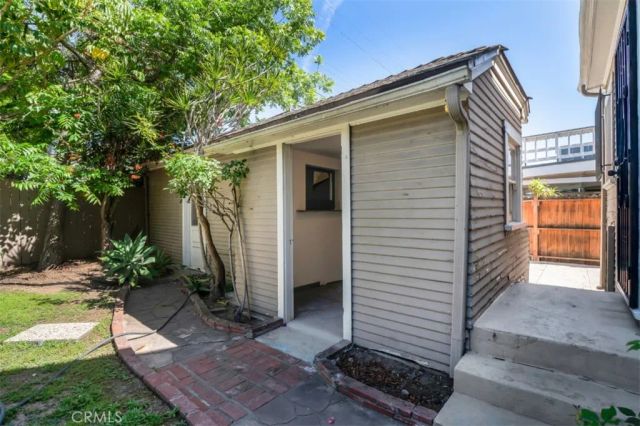 122 N Ridgewood Place, Los Angeles, CA 90004