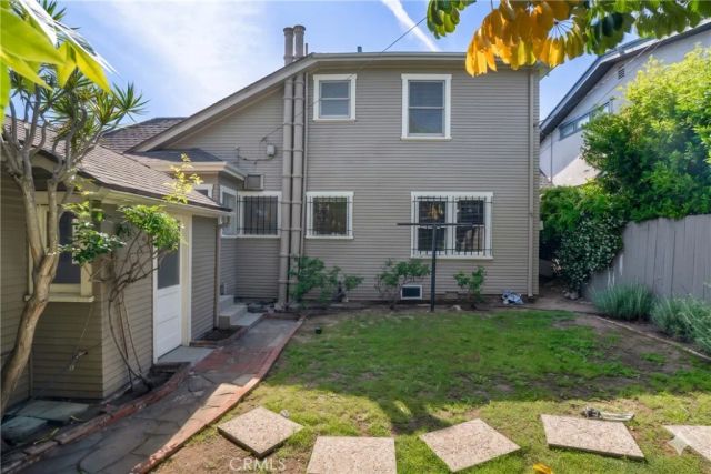 122 N Ridgewood Place, Los Angeles, CA 90004