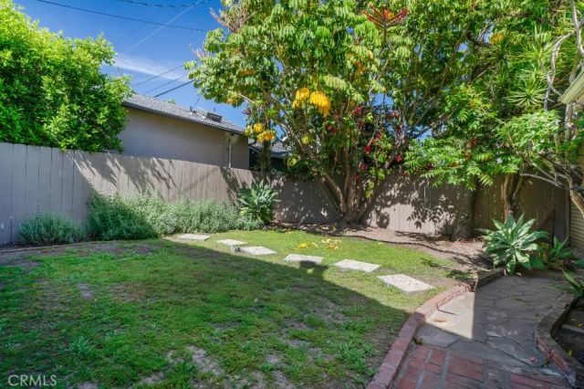 122 N Ridgewood Place, Los Angeles, CA 90004