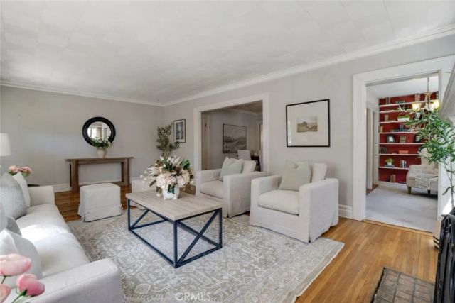 122 N Ridgewood Place, Los Angeles, CA 90004
