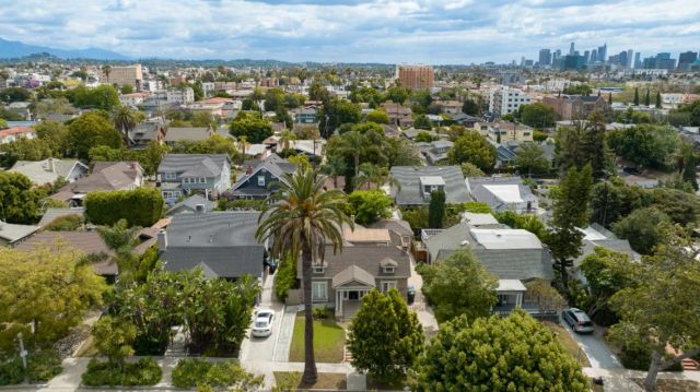 122 N Ridgewood Place, Los Angeles, CA 90004