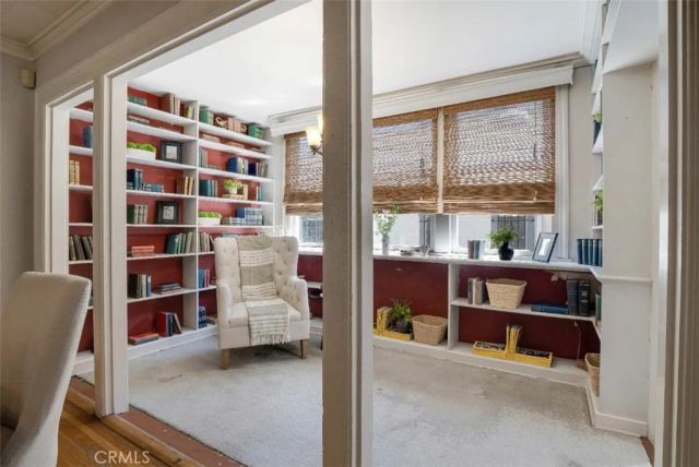 122 N Ridgewood Place, Los Angeles, CA 90004