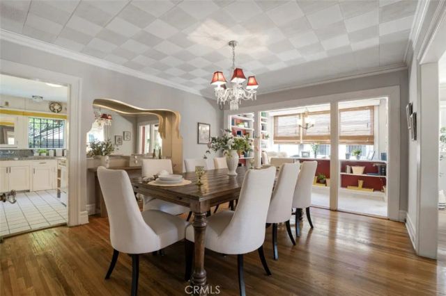 122 N Ridgewood Place, Los Angeles, CA 90004