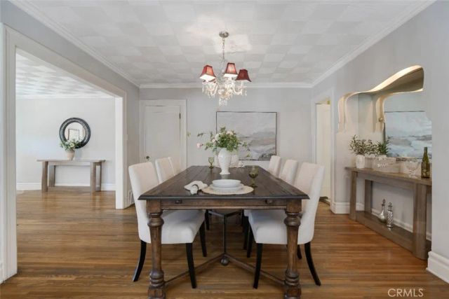 122 N Ridgewood Place, Los Angeles, CA 90004