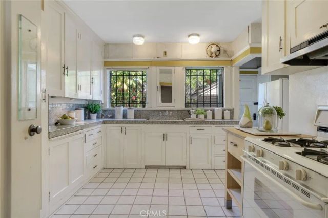 122 N Ridgewood Place, Los Angeles, CA 90004