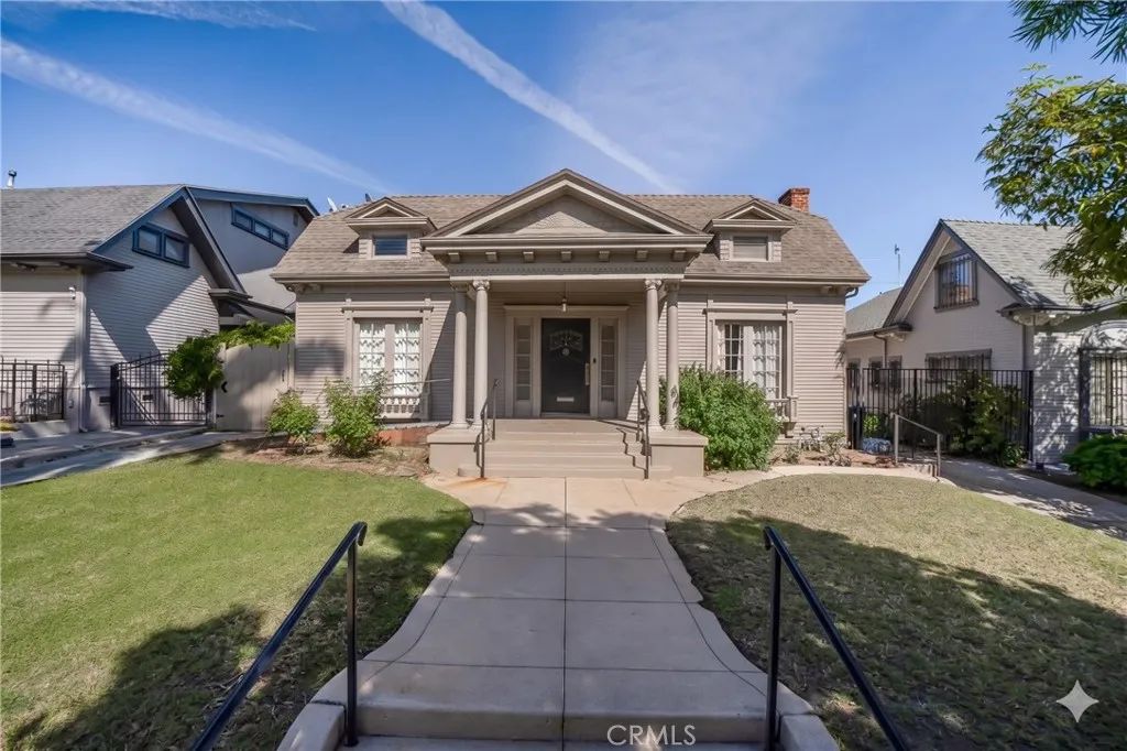 122 N Ridgewood Place, Los Angeles, CA 90004