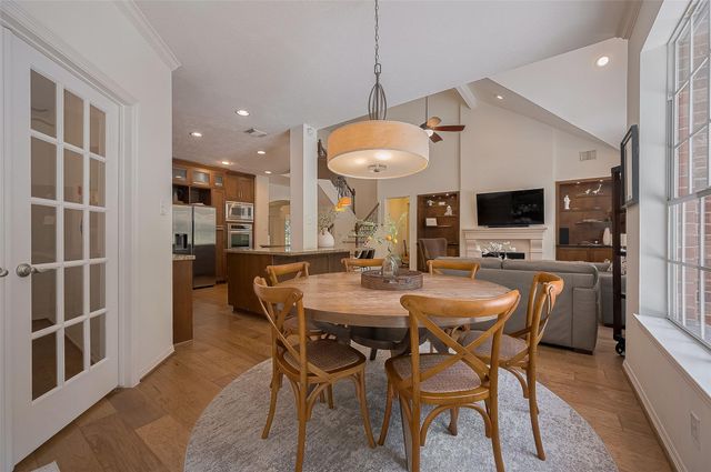 7 Peaceful Canyon Court, The Woodlands, TX 77381