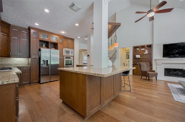 7 Peaceful Canyon Court, The Woodlands, TX 77381