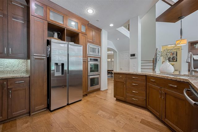 7 Peaceful Canyon Court, The Woodlands, TX 77381