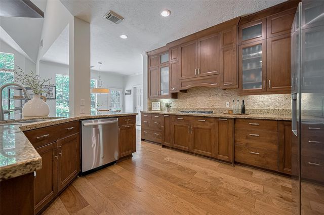 7 Peaceful Canyon Court, The Woodlands, TX 77381
