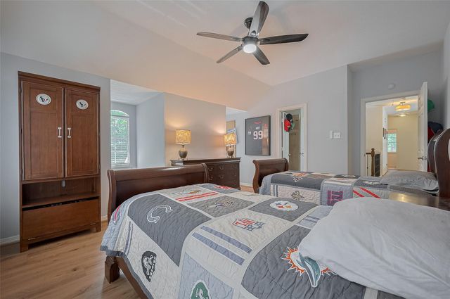 7 Peaceful Canyon Court, The Woodlands, TX 77381