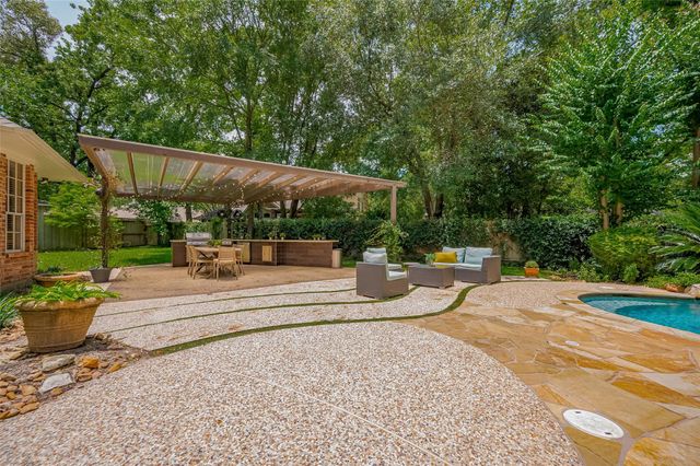 7 Peaceful Canyon Court, The Woodlands, TX 77381
