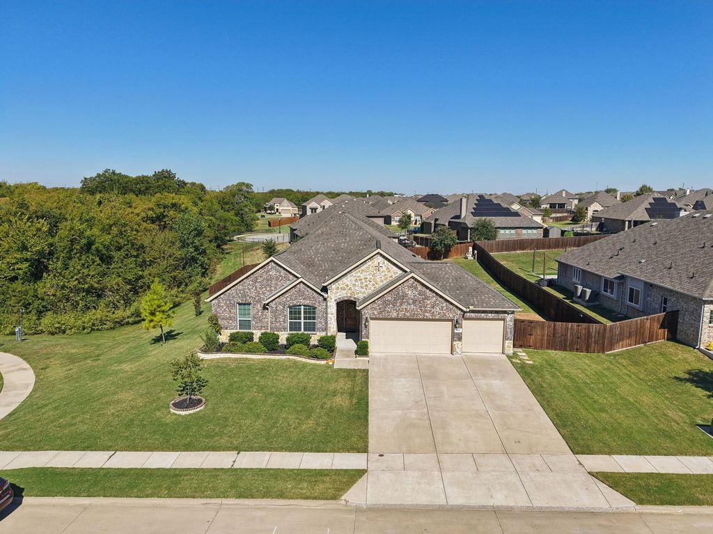 601 Lakewood Avenue, Oak Point, TX 75068