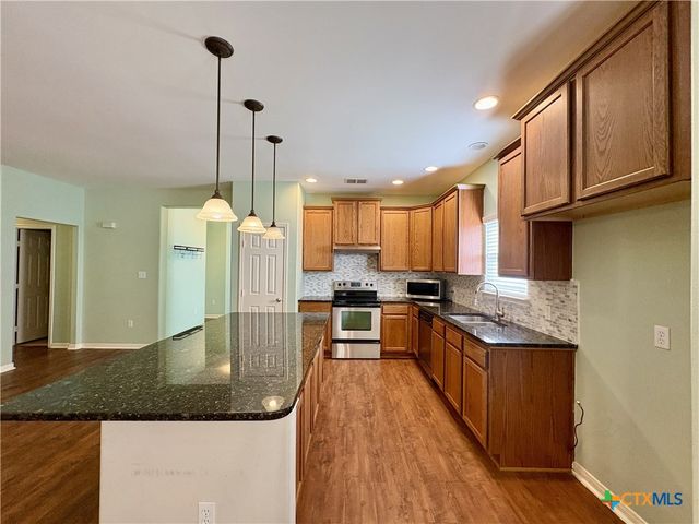 105 Holly Oak Court, Victoria, TX 77901