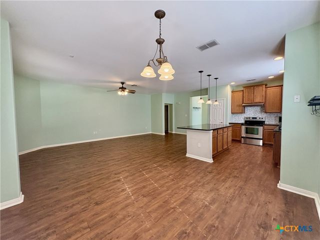 105 Holly Oak Court, Victoria, TX 77901