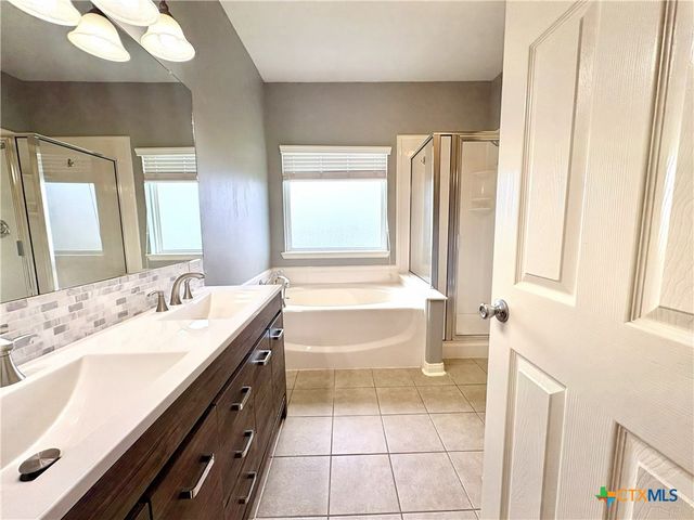 105 Holly Oak Court, Victoria, TX 77901