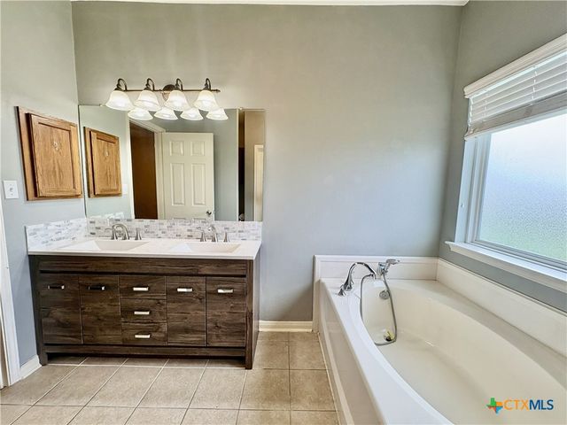 105 Holly Oak Court, Victoria, TX 77901