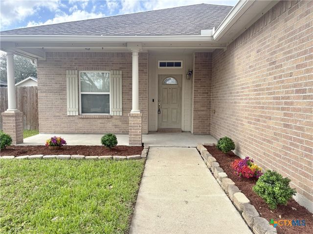 105 Holly Oak Court, Victoria, TX 77901