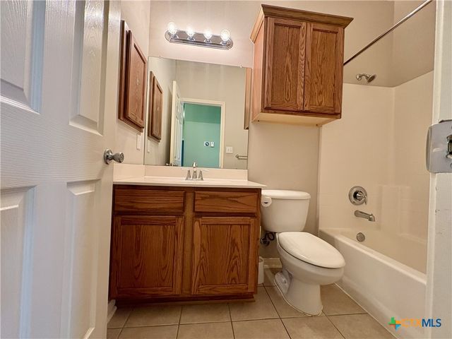 105 Holly Oak Court, Victoria, TX 77901