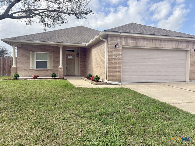 105 Holly Oak Court, Victoria, TX 77901