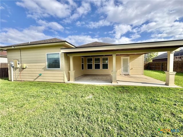 105 Holly Oak Court, Victoria, TX 77901
