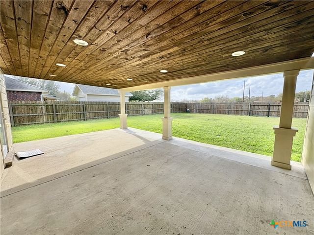 105 Holly Oak Court, Victoria, TX 77901