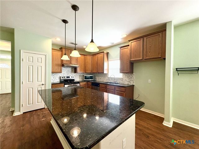 105 Holly Oak Court, Victoria, TX 77901