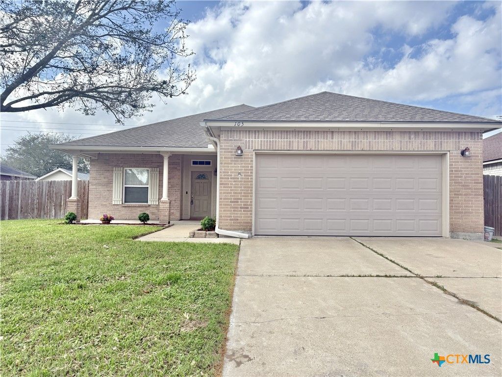 105 Holly Oak Court, Victoria, TX 77901