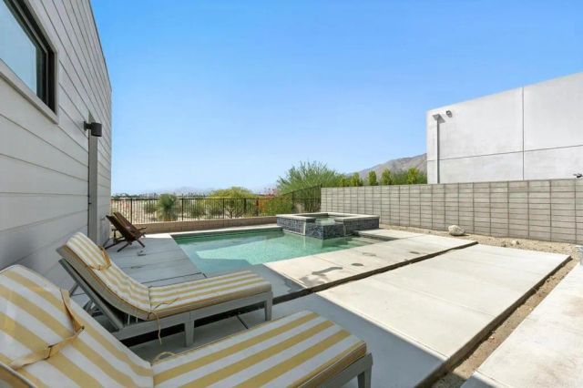 455 Palladium Boulevard, Palm Springs, CA 92262