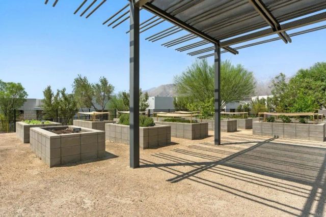 455 Palladium Boulevard, Palm Springs, CA 92262