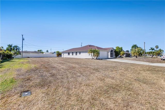 3908 SE 2nd AVE, Cape Coral, FL 33904