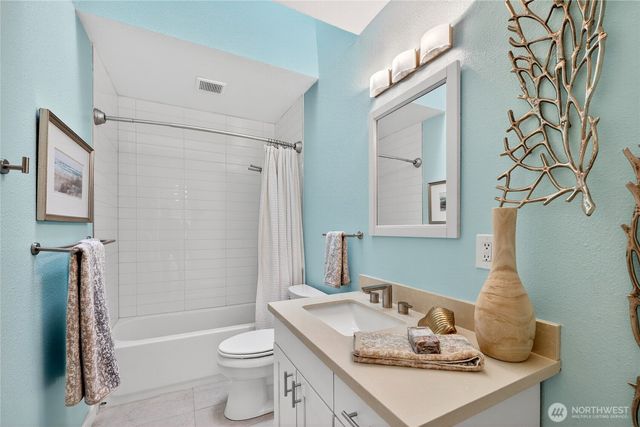 6730 NE 202nd Street, Kenmore, WA 98028