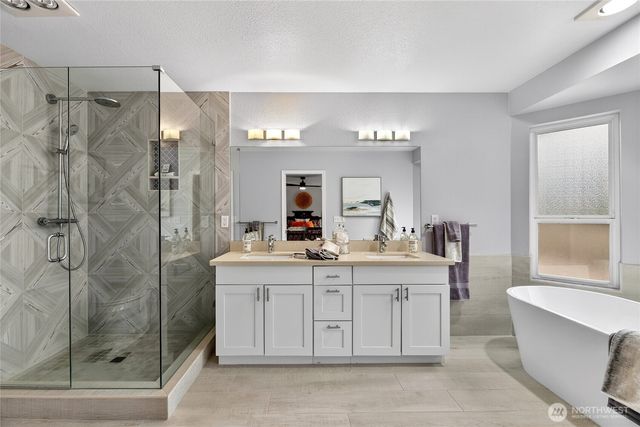 6730 NE 202nd Street, Kenmore, WA 98028