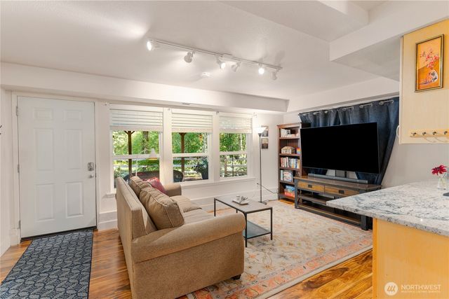 6730 NE 202nd Street, Kenmore, WA 98028