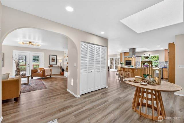 6730 NE 202nd Street, Kenmore, WA 98028