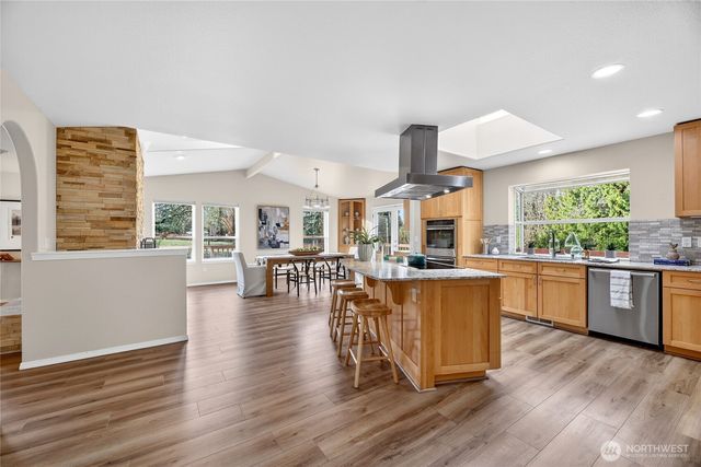 6730 NE 202nd Street, Kenmore, WA 98028