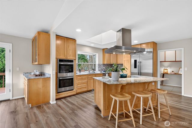 6730 NE 202nd Street, Kenmore, WA 98028