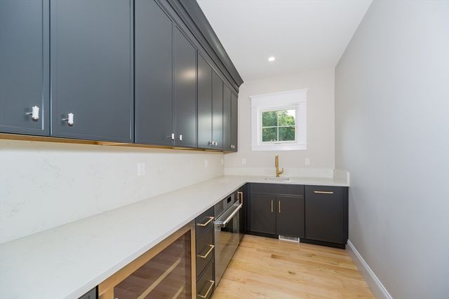 14 Drury Ln, Natick, MA 01760