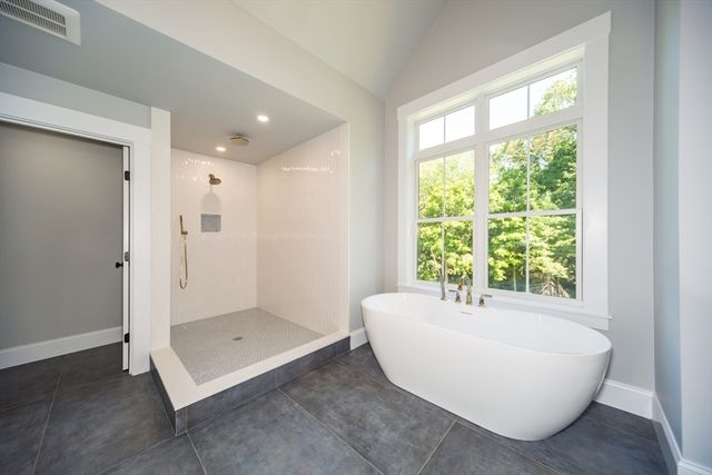 14 Drury Ln, Natick, MA 01760