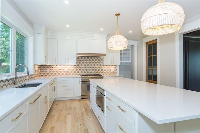 14 Drury Ln, Natick, MA 01760