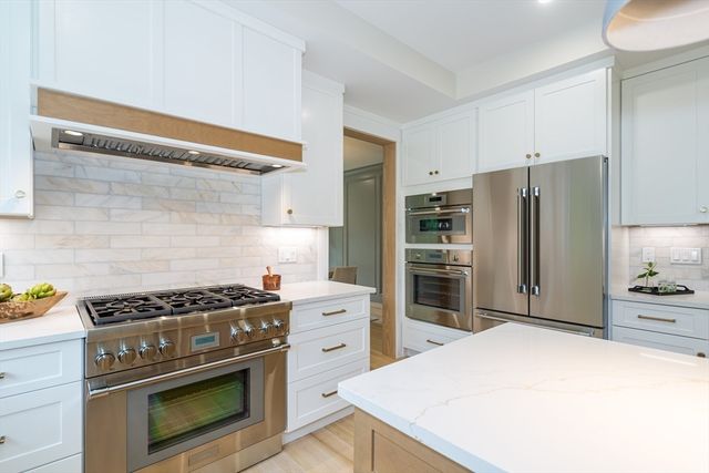 14 Drury Ln, Natick, MA 01760