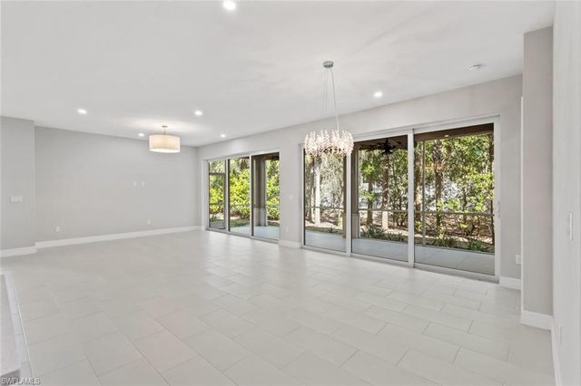 196 Indies DR E 101, Naples, FL 34114