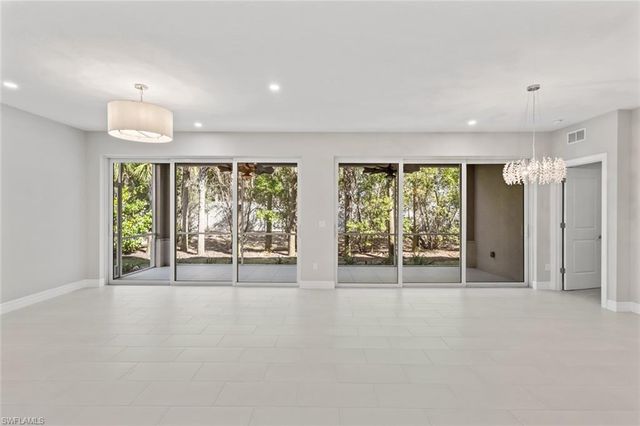 196 Indies DR E 101, Naples, FL 34114