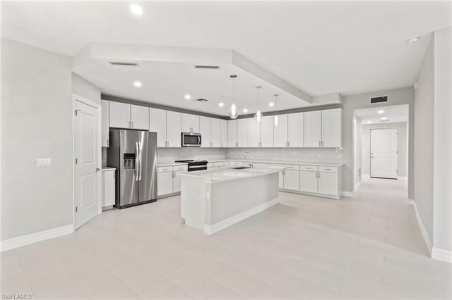 196 Indies DR E 101, Naples, FL 34114