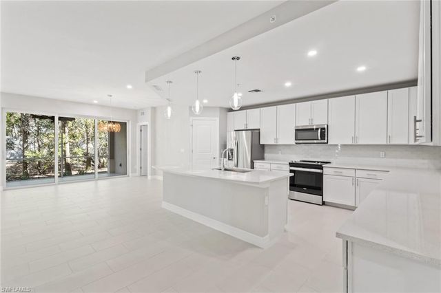 196 Indies DR E 101, Naples, FL 34114