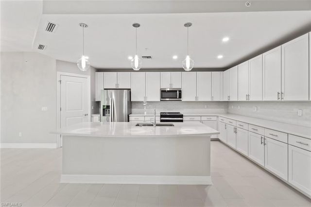 196 Indies DR E 101, Naples, FL 34114